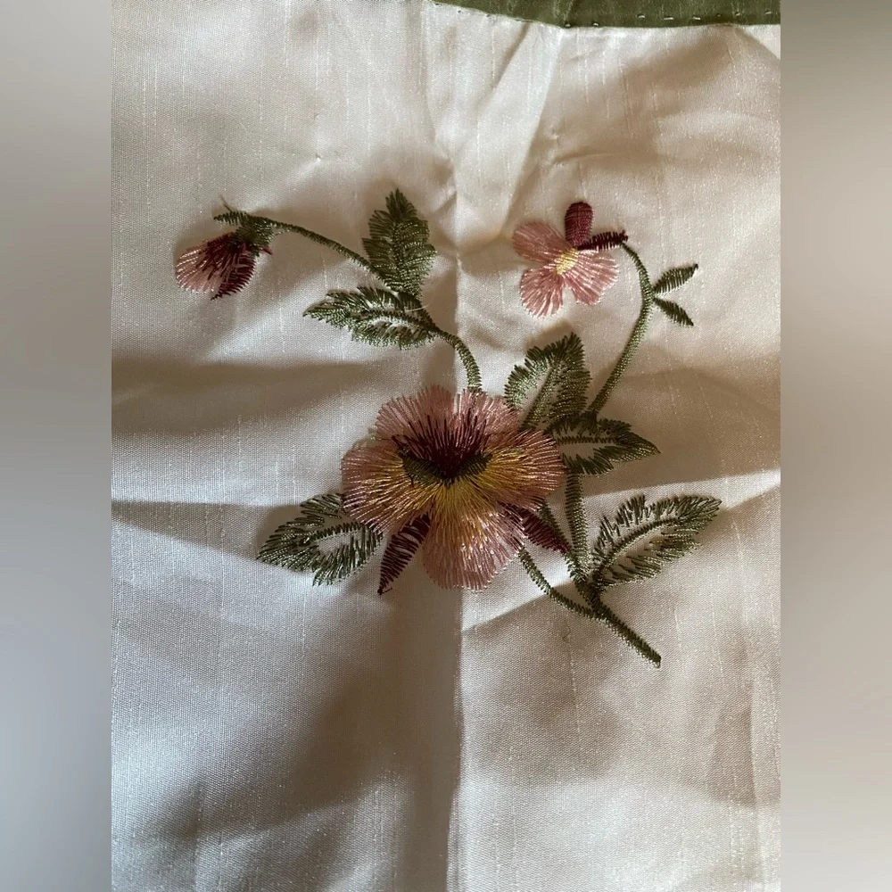 valances Elegant Floral Embroidered 5 pieces Set - Cream and Green